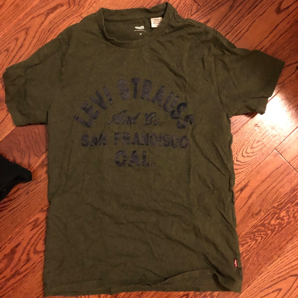 levis tee